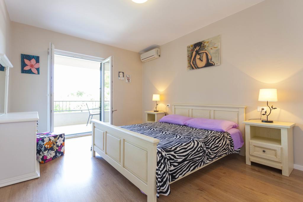Meri Apartments - Puharic Makarska Quarto foto